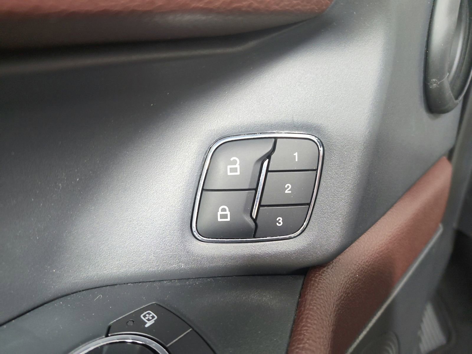 Used 2024 Ford Expedition Limited image 24