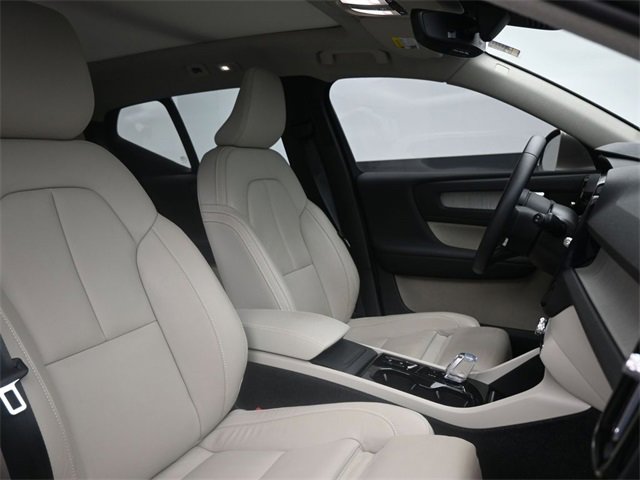 Used 2024 Volvo XC40 B5 Plus w/ Protection Package Premier image 33