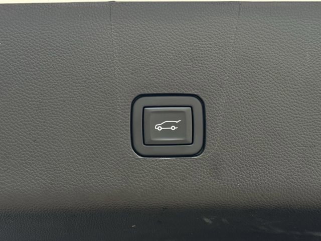 Used 2023 Chevrolet Traverse LT FWD image 33