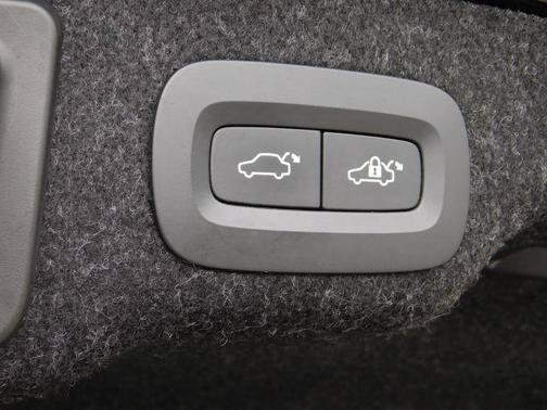 Used 2022 Volvo S90 B6 Momentum AWD/4WD image 12