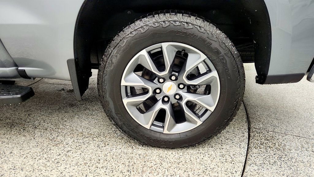 Used 2025 Chevrolet Silverado 1500 LT image 9