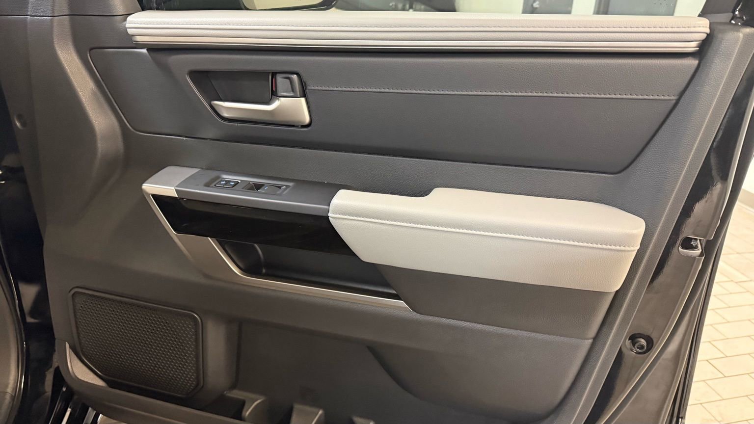 Used 2024 Toyota Tundra Limited image 25