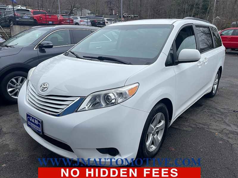 Used 2017 Toyota Sienna LE image 1