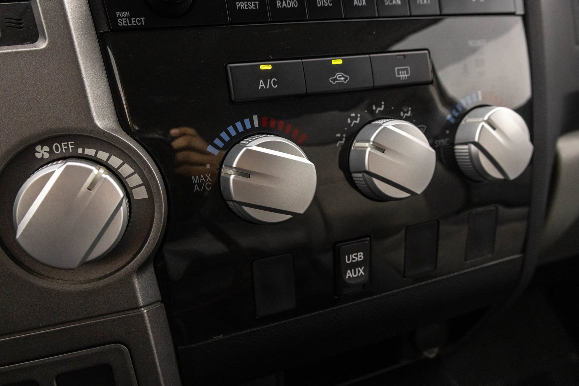 Used 2011 Toyota Tundra 4x4 CrewMax w/ SR5 Pkg image 29