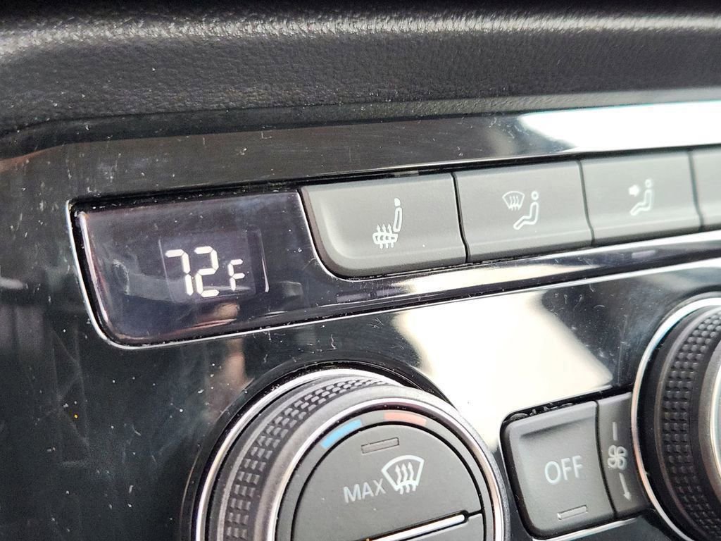 Used 2024 Volkswagen Taos SE image 14