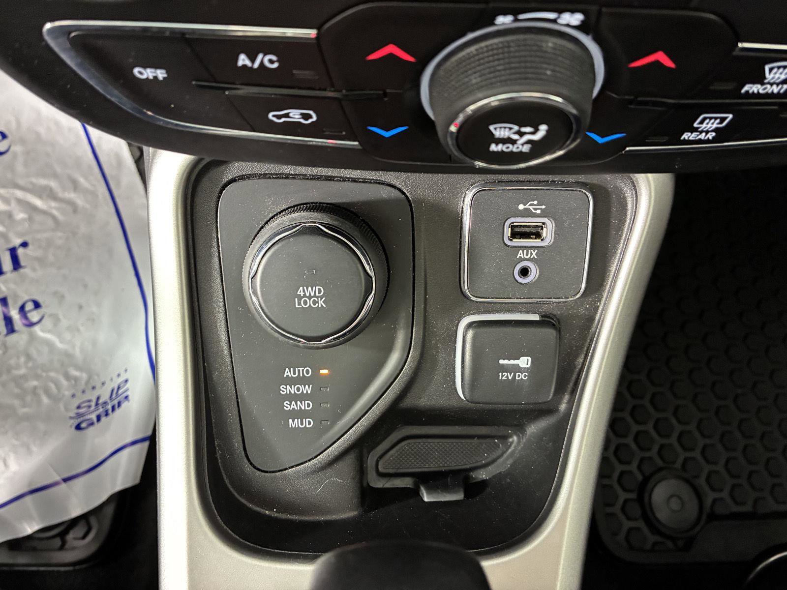 Used 2018 Jeep Compass Latitude w/ Popular Equipment Group AWD/4WD image 19