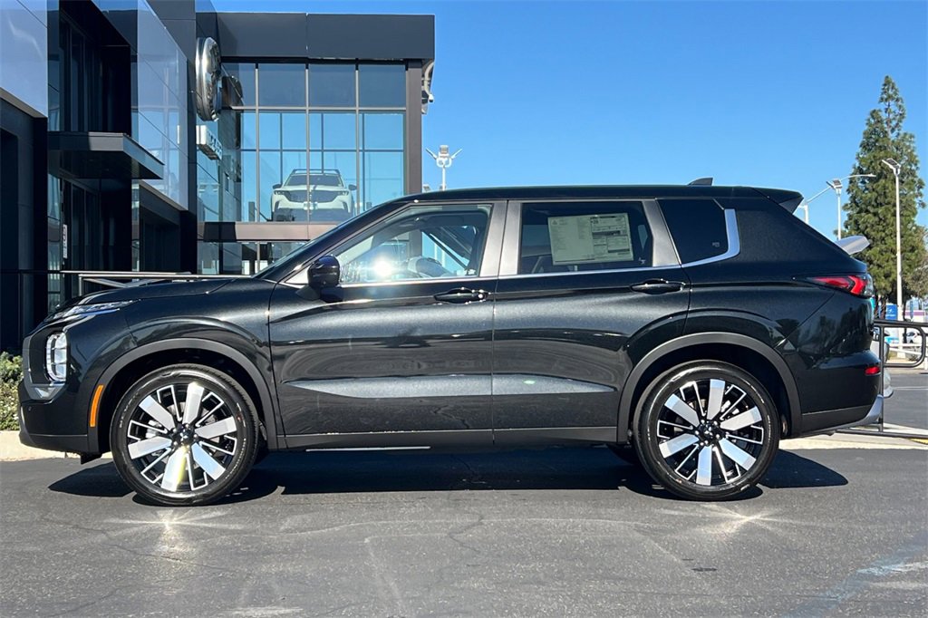 New 2026 Mitsubishi Outlander SE image 8