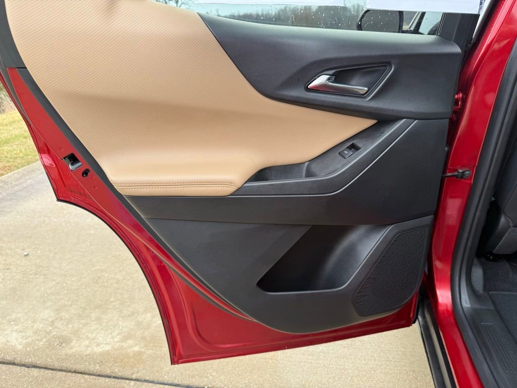 Used 2025 Chevrolet Equinox ACTIV image 13