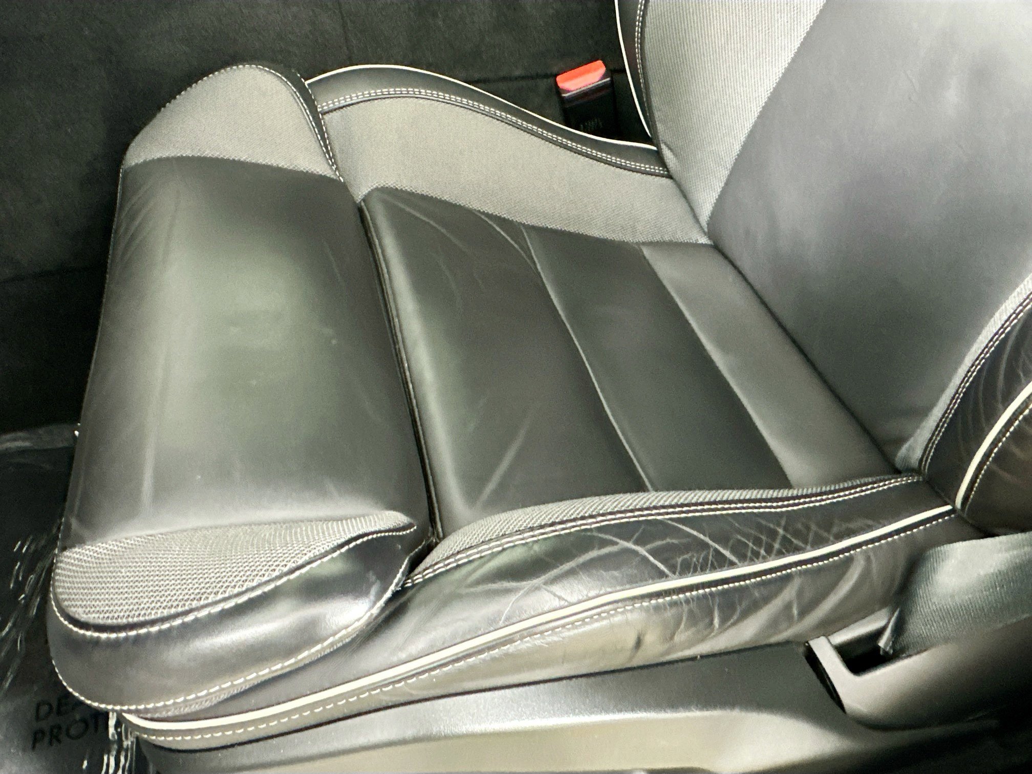 Used 2022 Volvo XC60 T8 R-Design w/ Advanced Package image 13