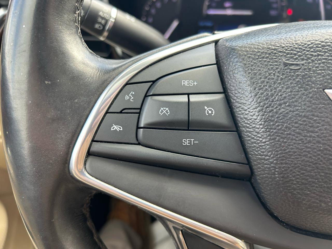Used 2017 Cadillac XT5 Luxury w/ Driver Awareness Package FWD image 19