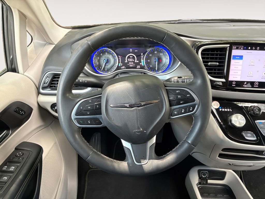 Used 2023 Chrysler Pacifica Touring-L FWD image 12