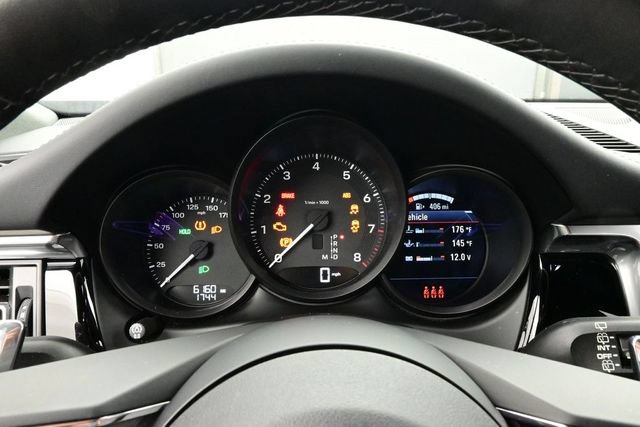 Certified 2025 Porsche Macan AWD/4WD image 9