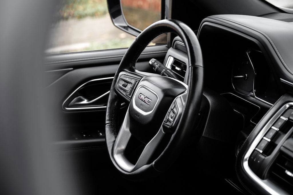 Used 2021 GMC Yukon XL SLT w/ SLT Premium Package image 12