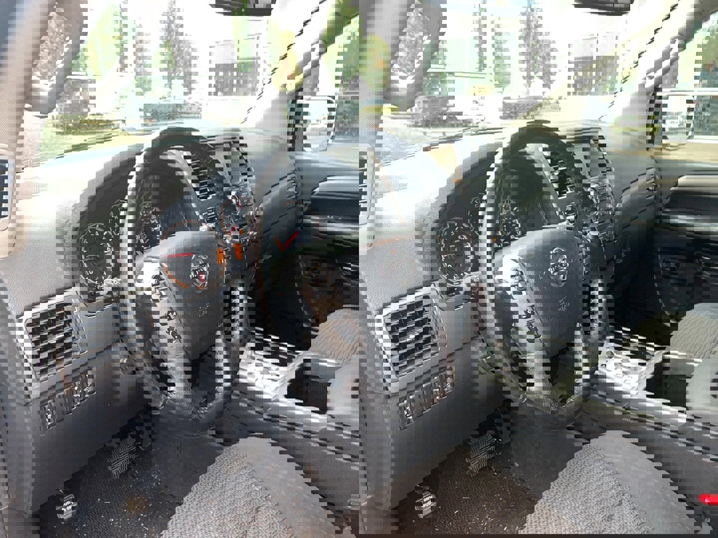 Used 2013 Nissan Armada SV image 15