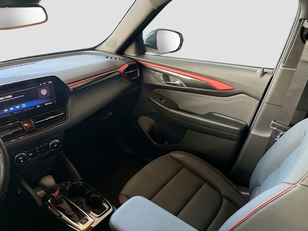 Used 2025 Chevrolet TrailBlazer RS w/ Convenience Package image 24