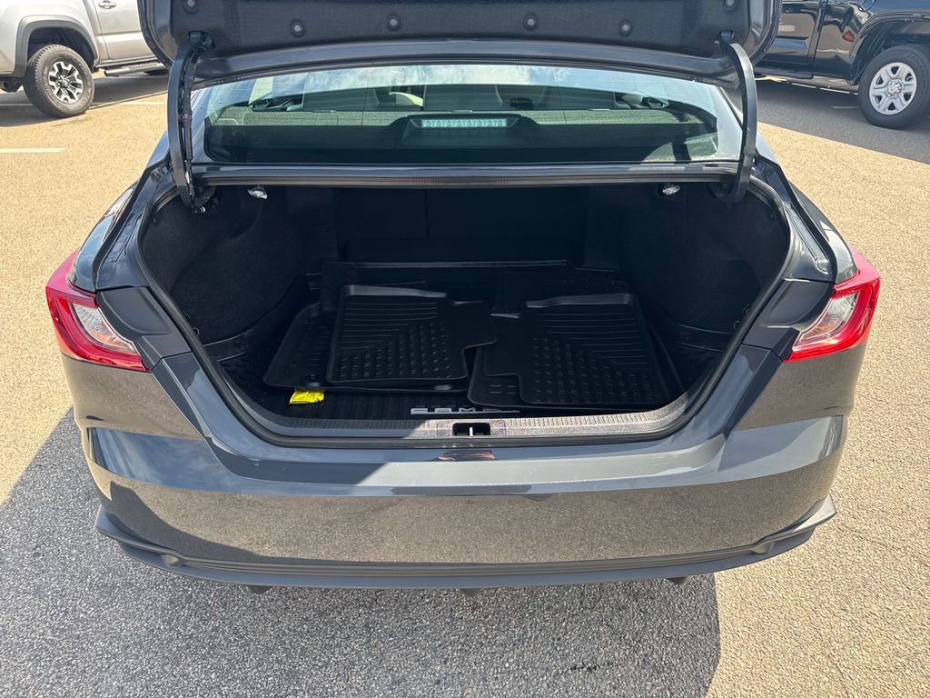 Used 2025 Toyota Camry SE w/ Convenience Package image 37