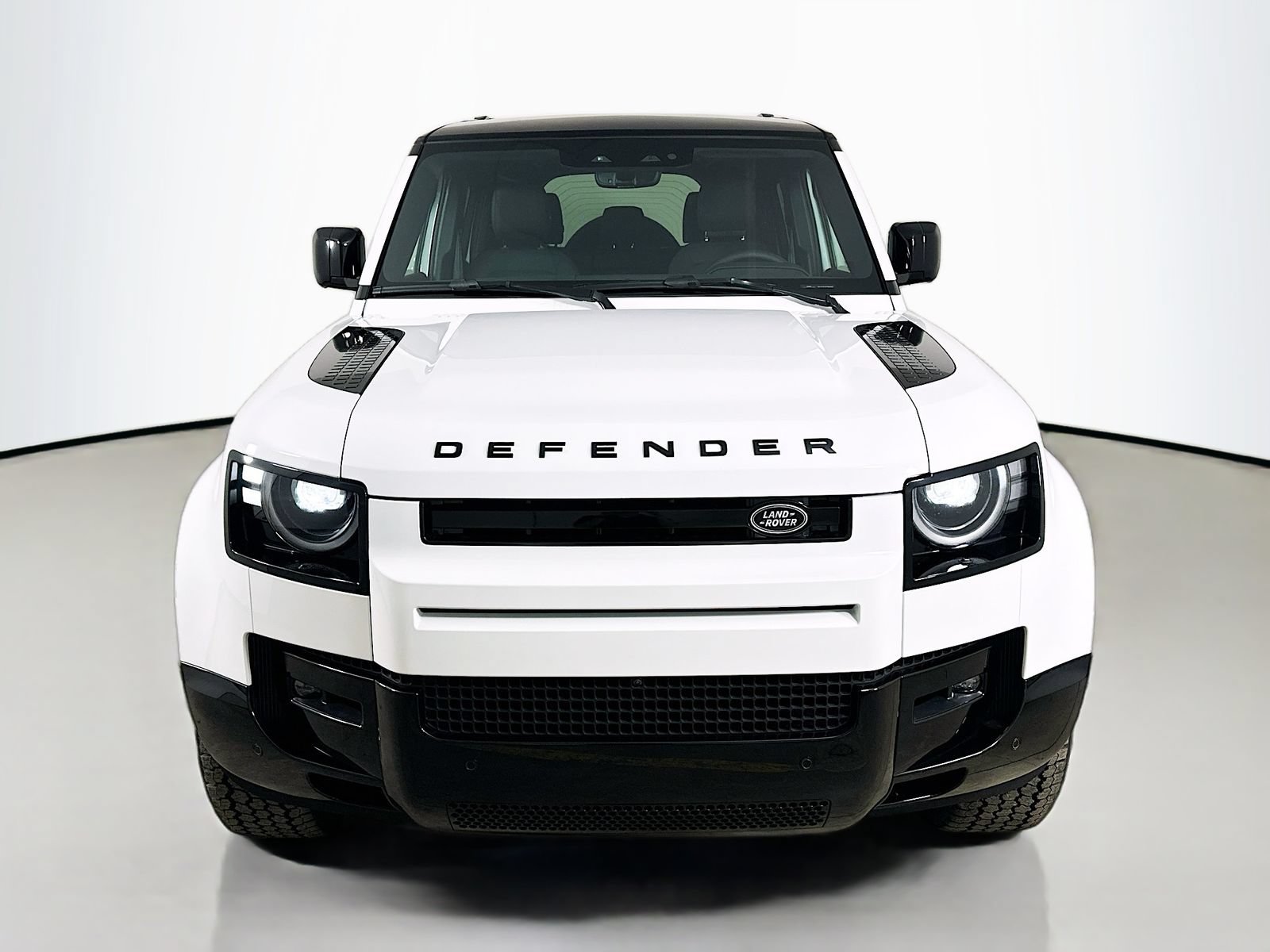 Used 2026 Land Rover Defender 110 X-Dynamic SE AWD/4WD image 2