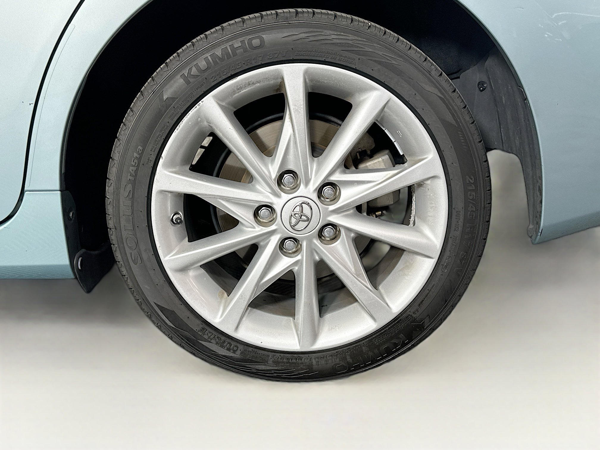 Used 2014 Toyota Prius V Five image 11