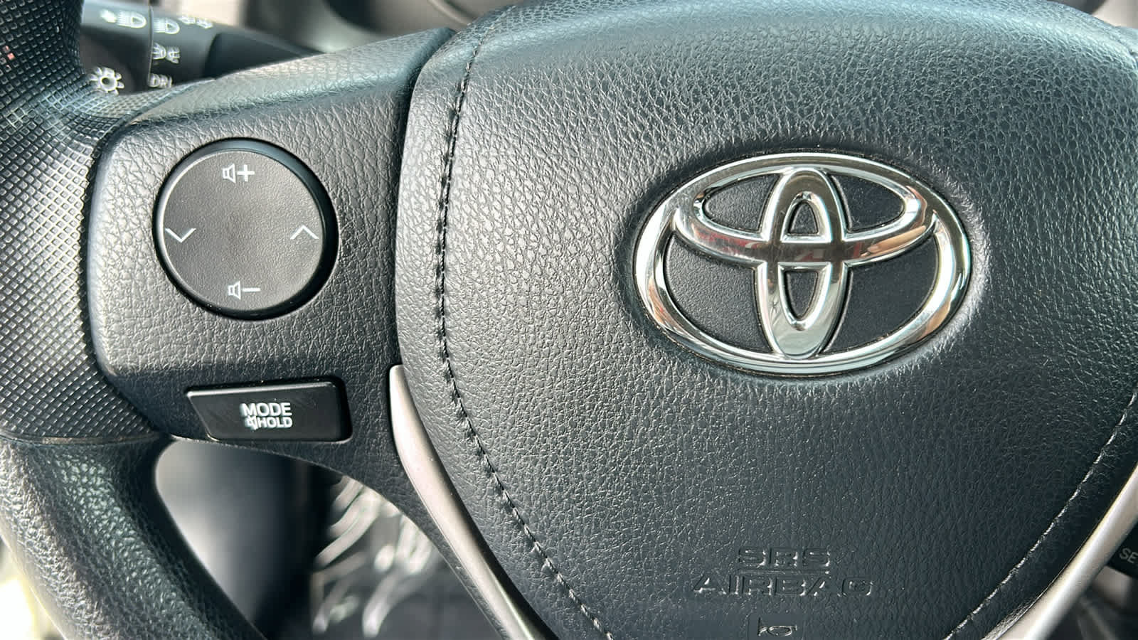 Used 2016 Toyota RAV4 LE AWD/4WD image 19