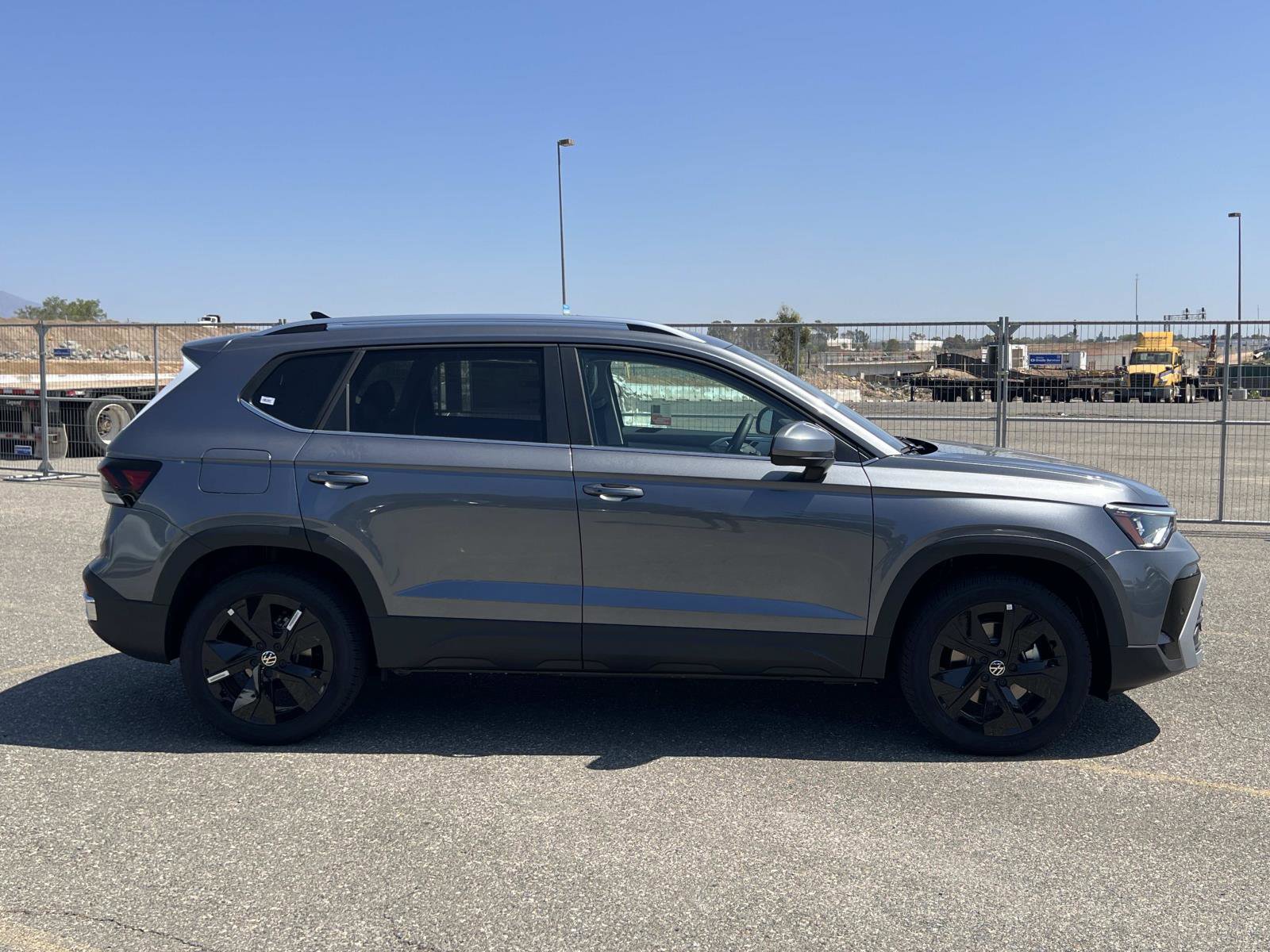 New 2025 Volkswagen Taos SE image 26