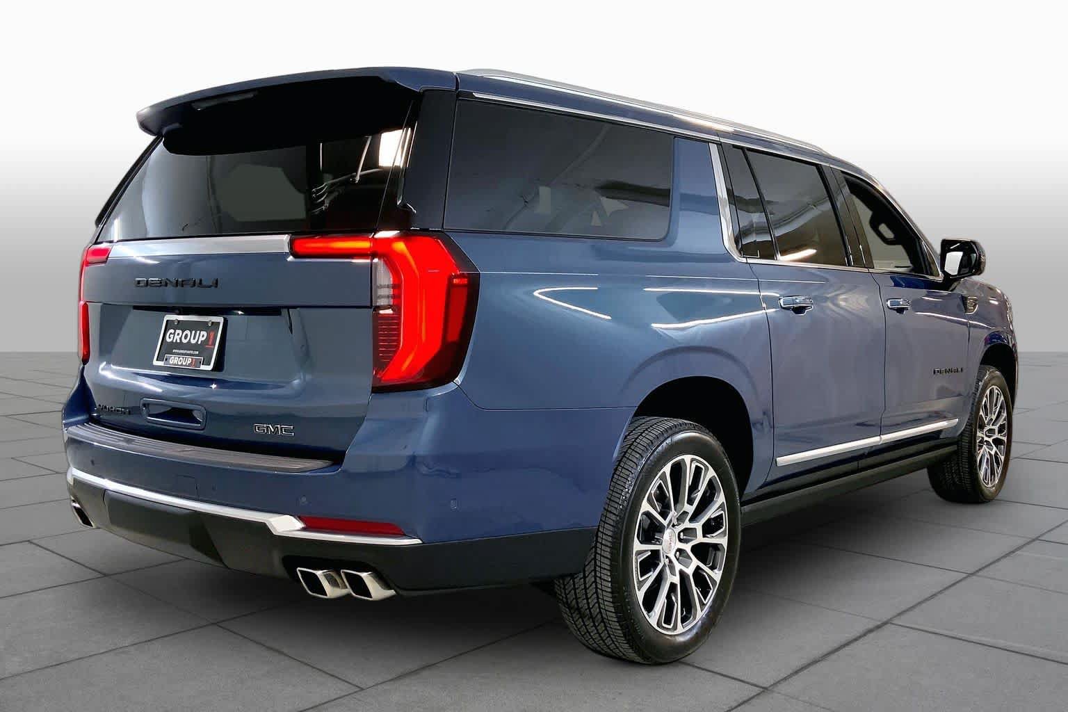 Used 2025 GMC Yukon XL Denali w/ Sun & Power Step Package AWD/4WD image 12