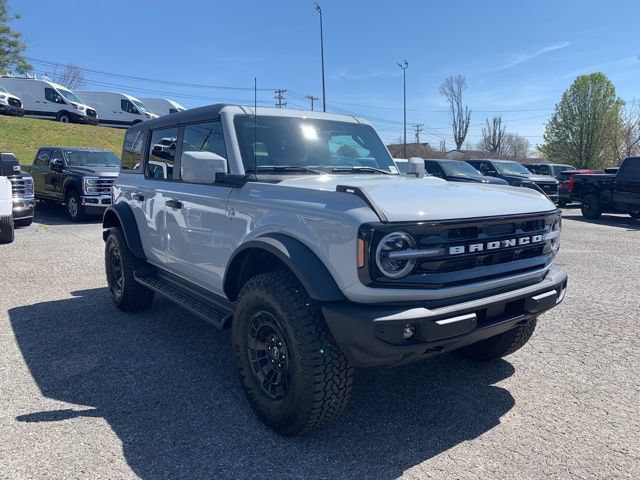 New 2026 Ford Bronco Outer Banks w/ Sasquatch Package AWD/4WD image 2