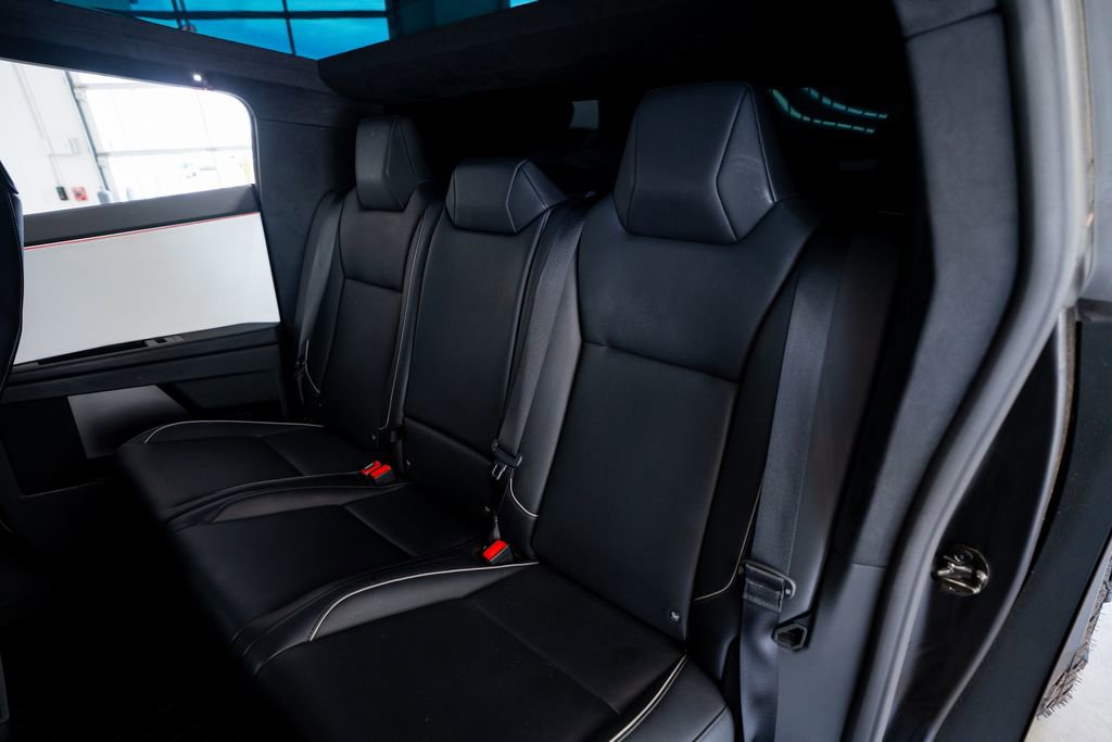 Used 2024 Tesla Cybertruck AWD Crew Cab image 33