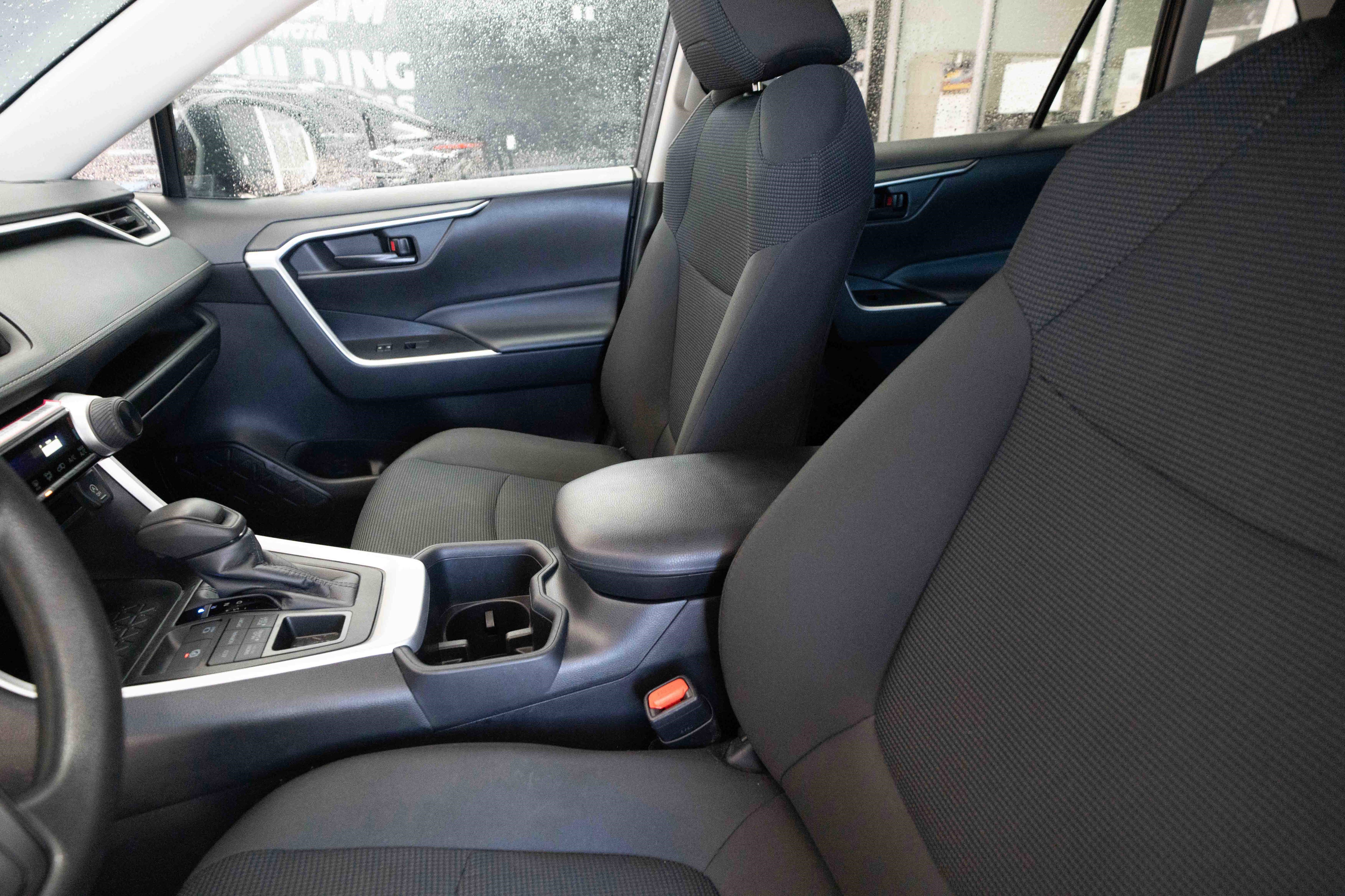 Used 2024 Toyota RAV4 LE image 10