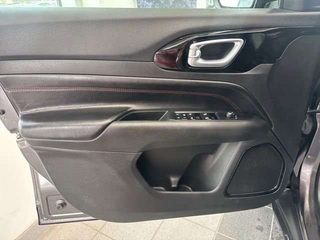 Used 2024 Jeep Compass Trailhawk image 16