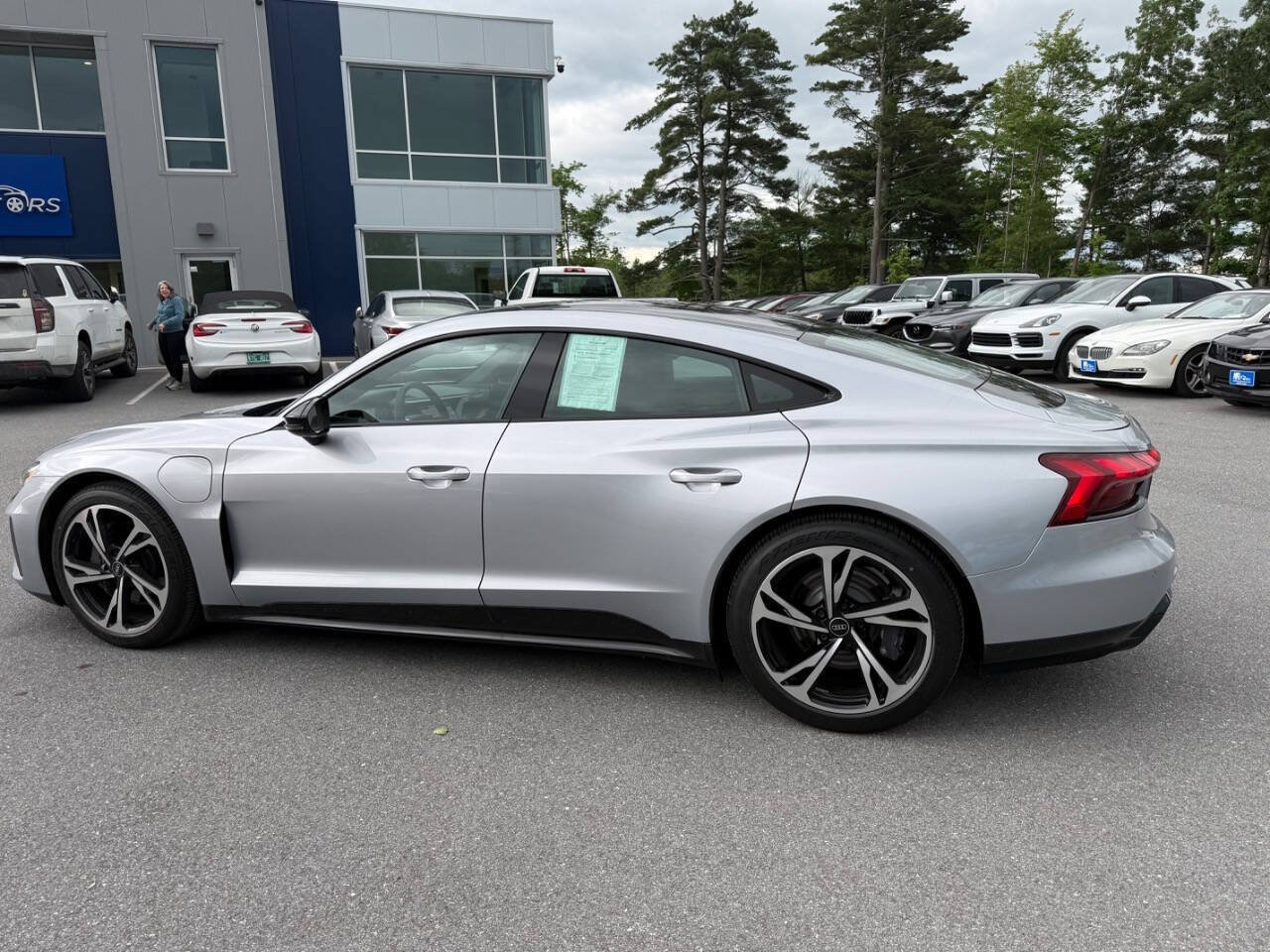 Used 2022 Audi e-tron GT Premium Plus w/ Performance Package AWD/4WD image 8