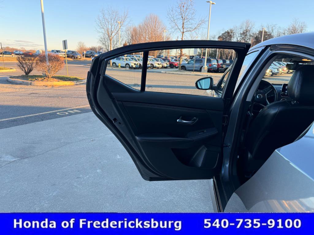 Used 2023 Nissan Sentra SR w/ SR Premium Package image 15