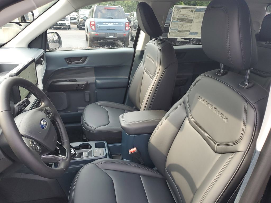 New 2025 Ford Maverick Lariat w/ Black Appearance Package image 7