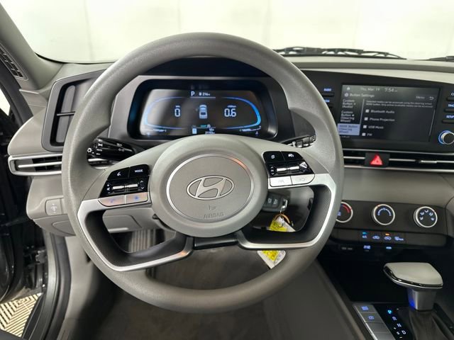 Used 2025 Hyundai Elantra SE w/ Cargo Package FWD image 14