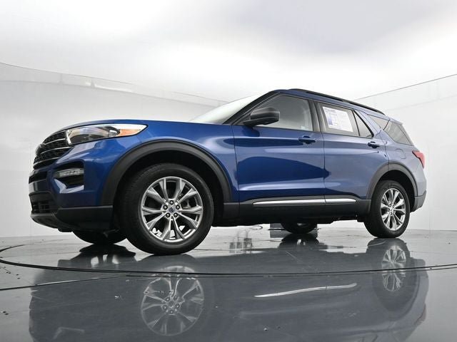Used 2022 Ford Explorer XLT w/ Equipment Group 202A AWD/4WD image 30