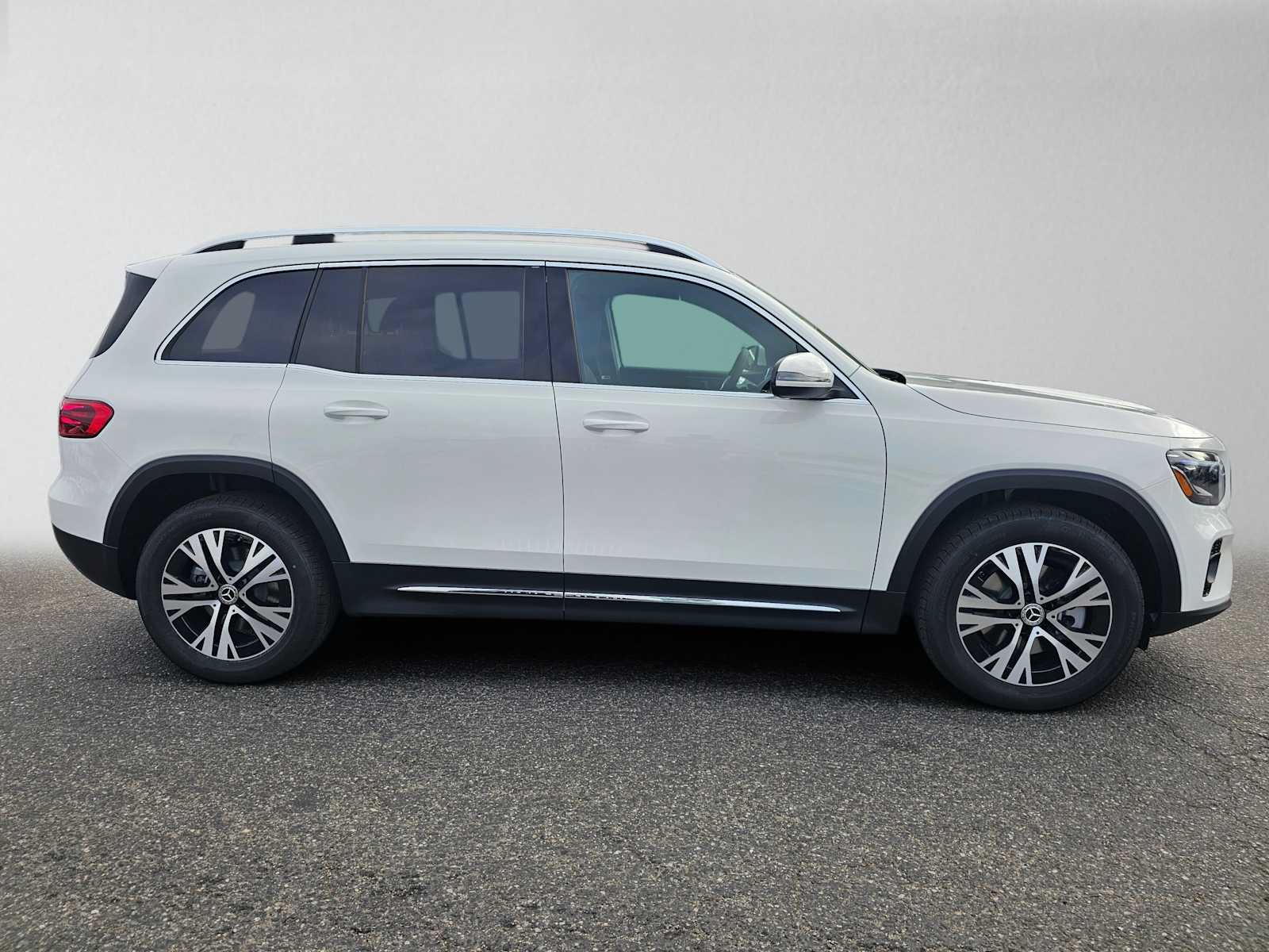 New 2026 Mercedes-Benz GLB 250 image 2