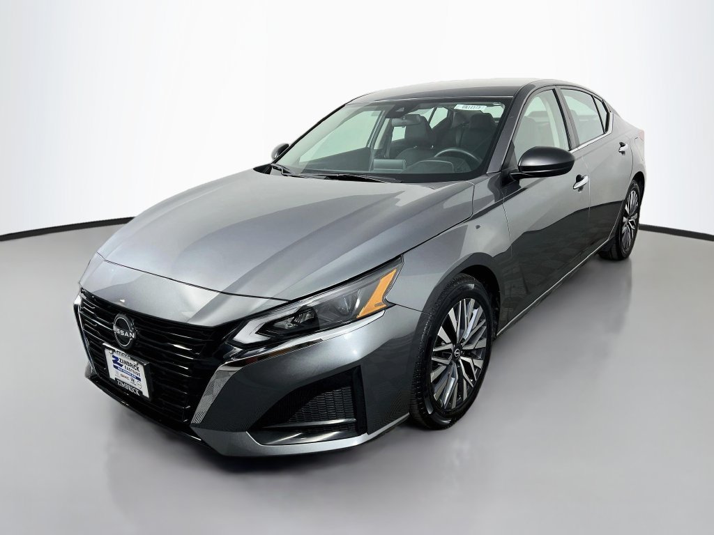 Used 2024 Nissan Altima 2.5 SV FWD image 3