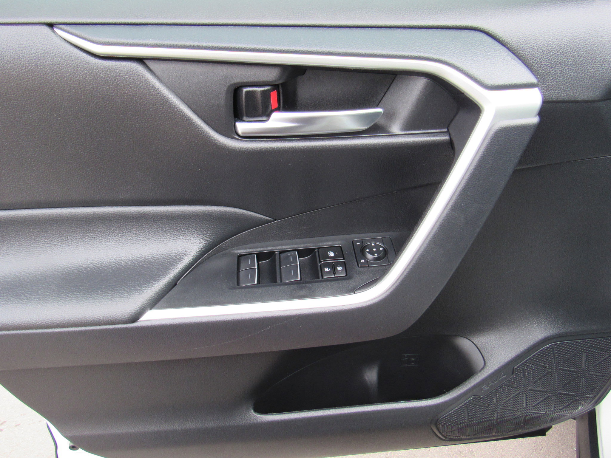 Used 2024 Toyota RAV4 XLE w/ Weather Package image 12