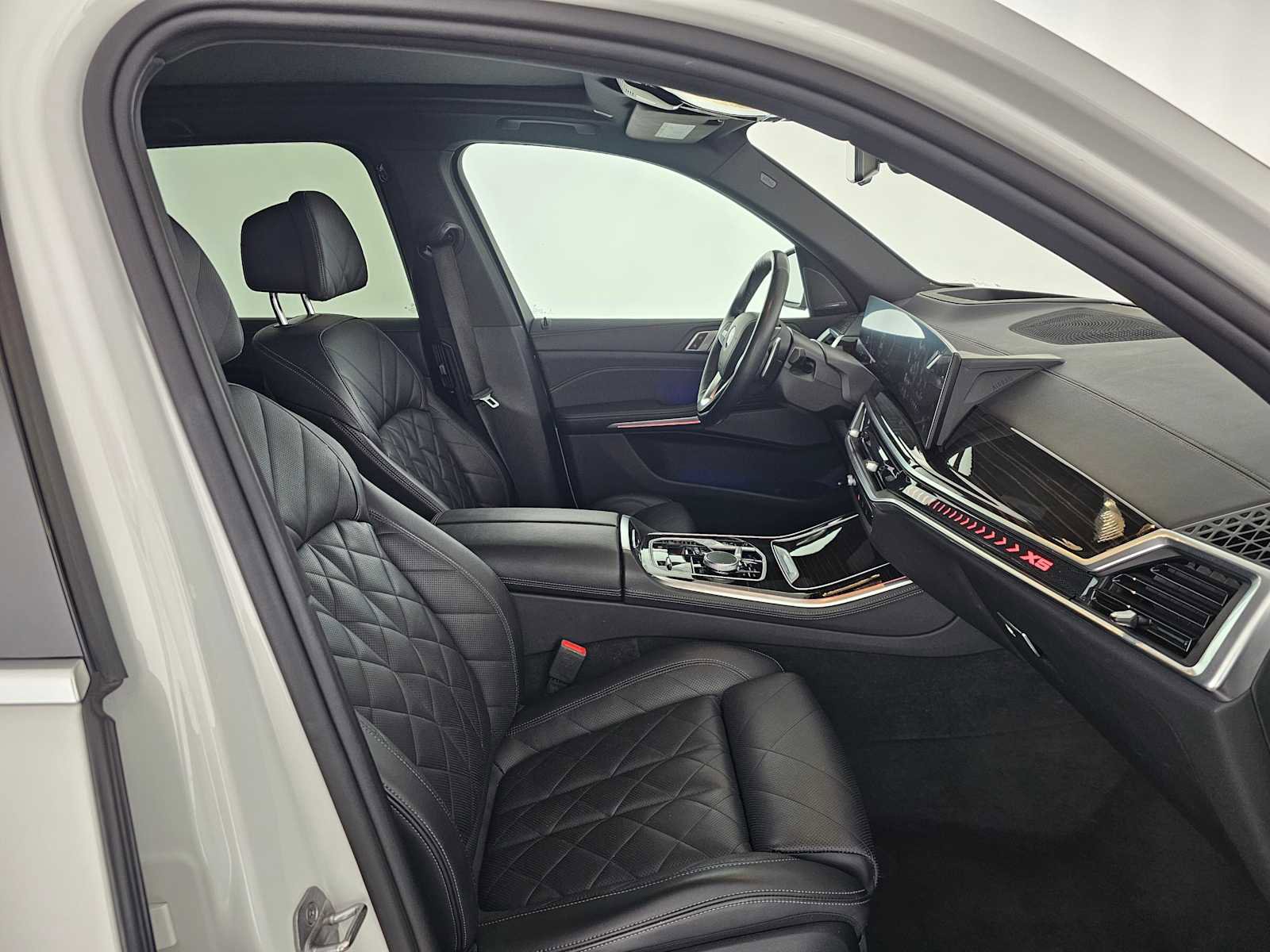 Used 2024 BMW X5 xDrive50e image 10