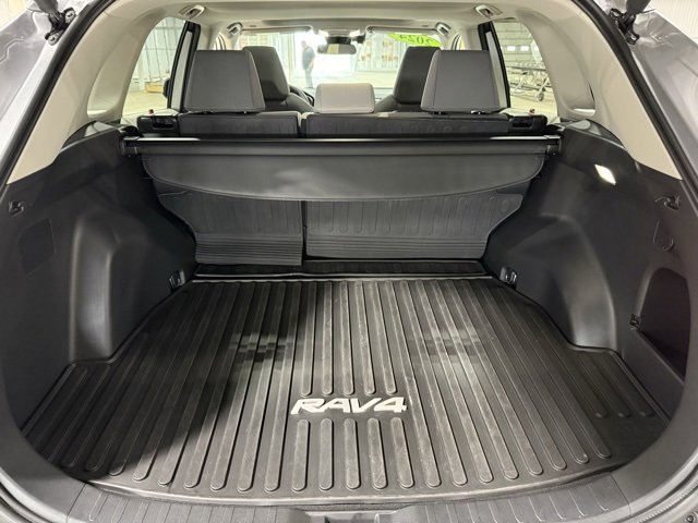 Used 2024 Toyota RAV4 XLE image 33