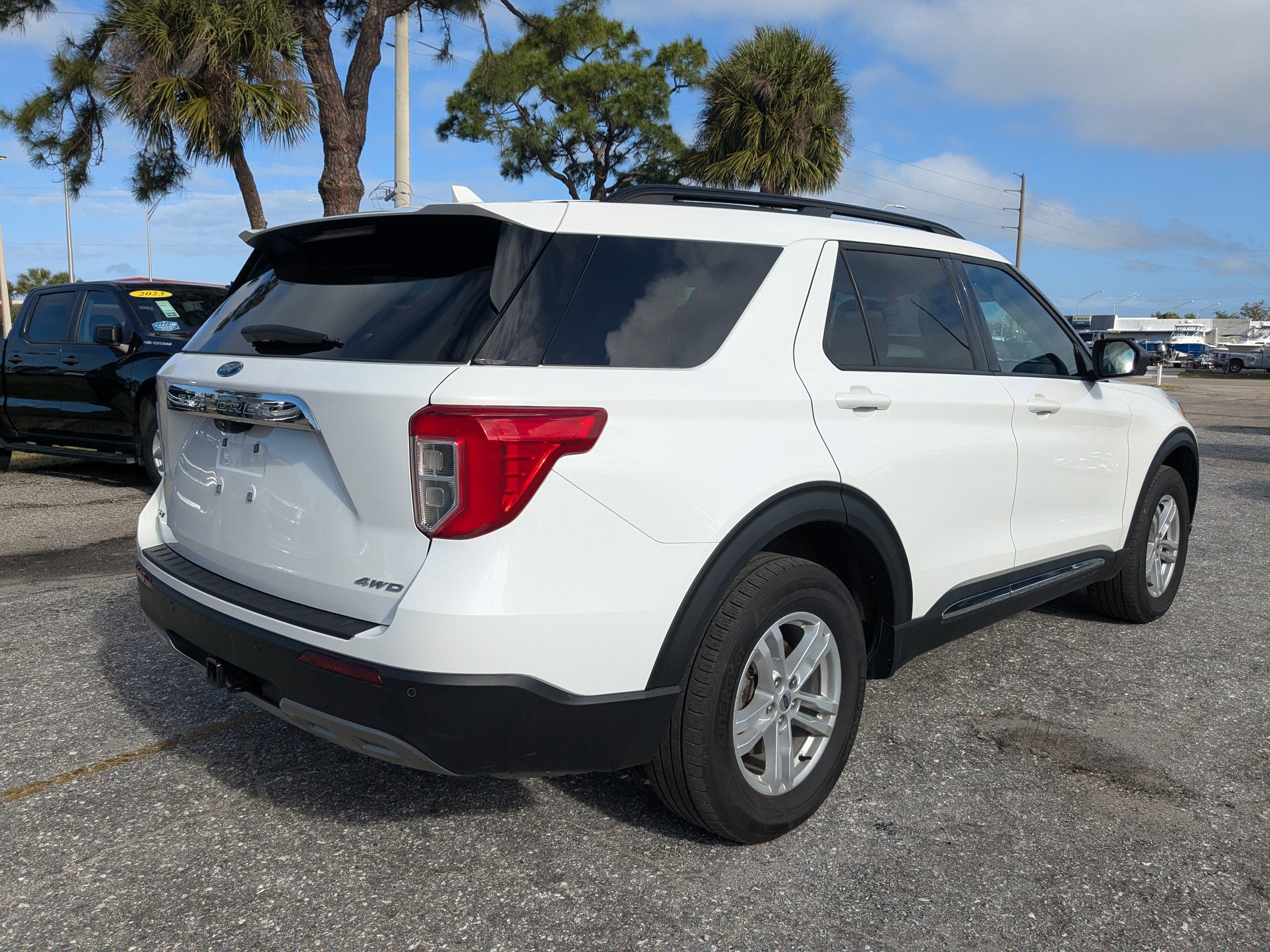 Certified 2024 Ford Explorer XLT w/ Equipment Group 202A AWD/4WD image 4