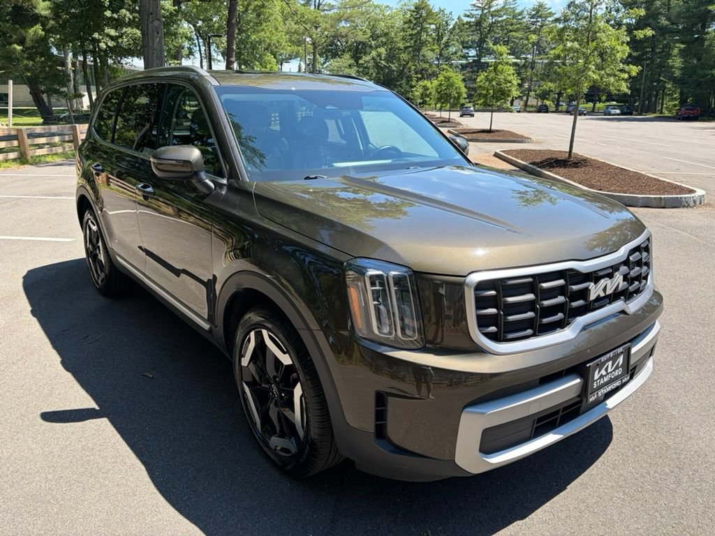 Used 2023 Kia Telluride S w/ S Sunroof Package