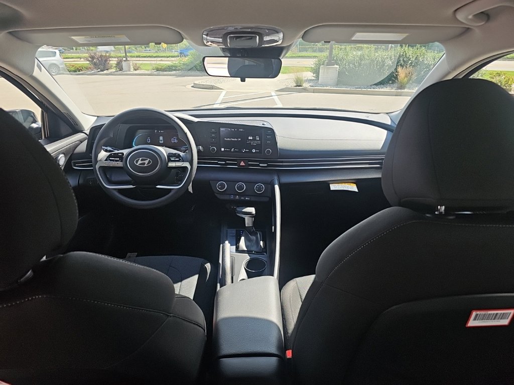 New 2026 Hyundai Elantra SE FWD image 29