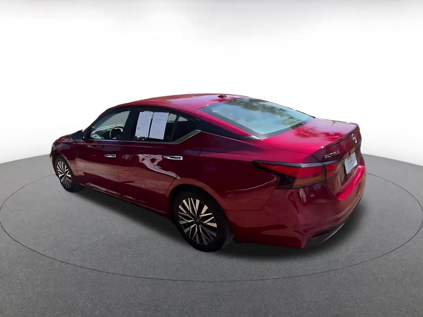 Used 2025 Nissan Altima 2.5 SV FWD image 12