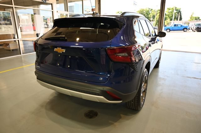 Used 2024 Chevrolet Trax LT w/ Driver Confidence Package FWD image 5