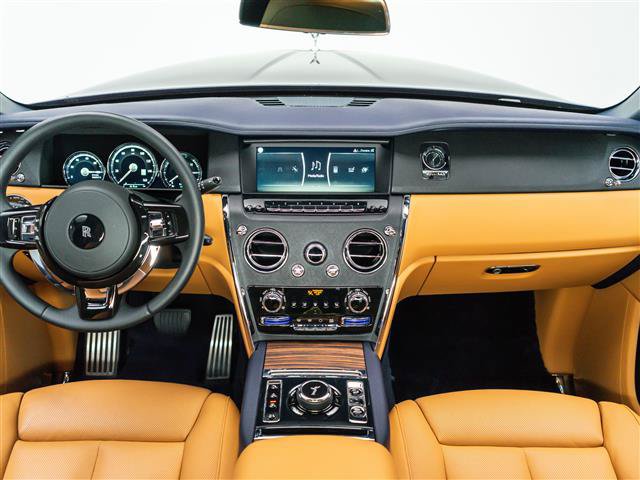 Used 2024 Rolls-Royce Cullinan AWD/4WD image 23
