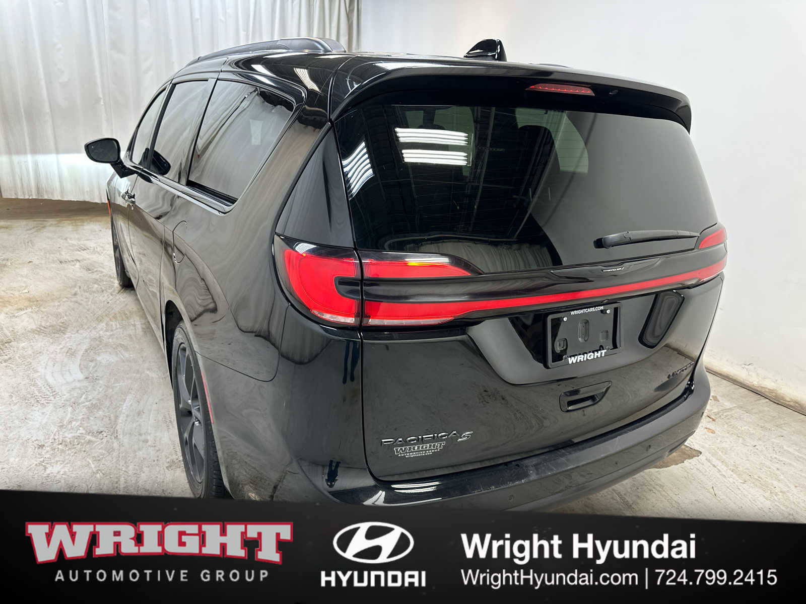 Used 2025 Chrysler Pacifica Limited image 4