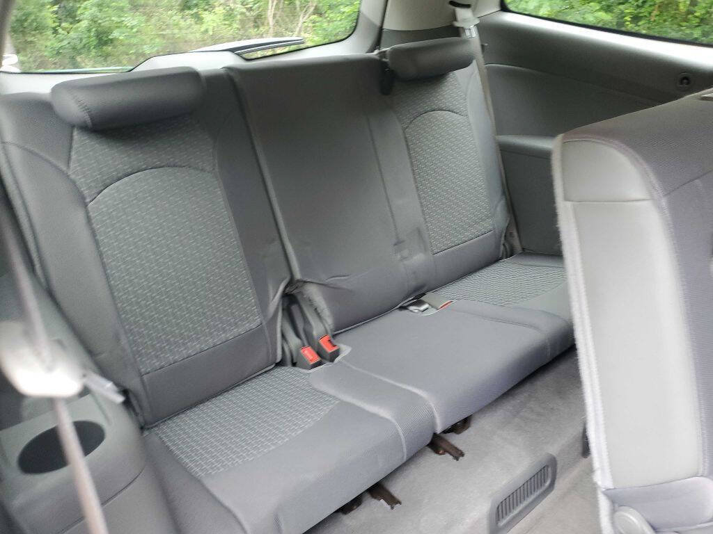Used 2011 Chevrolet Traverse LS FWD image 24