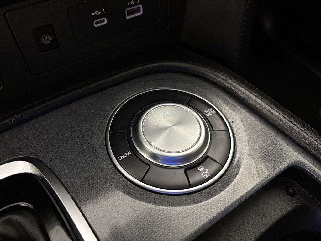 Used 2023 Nissan Armada SV image 32