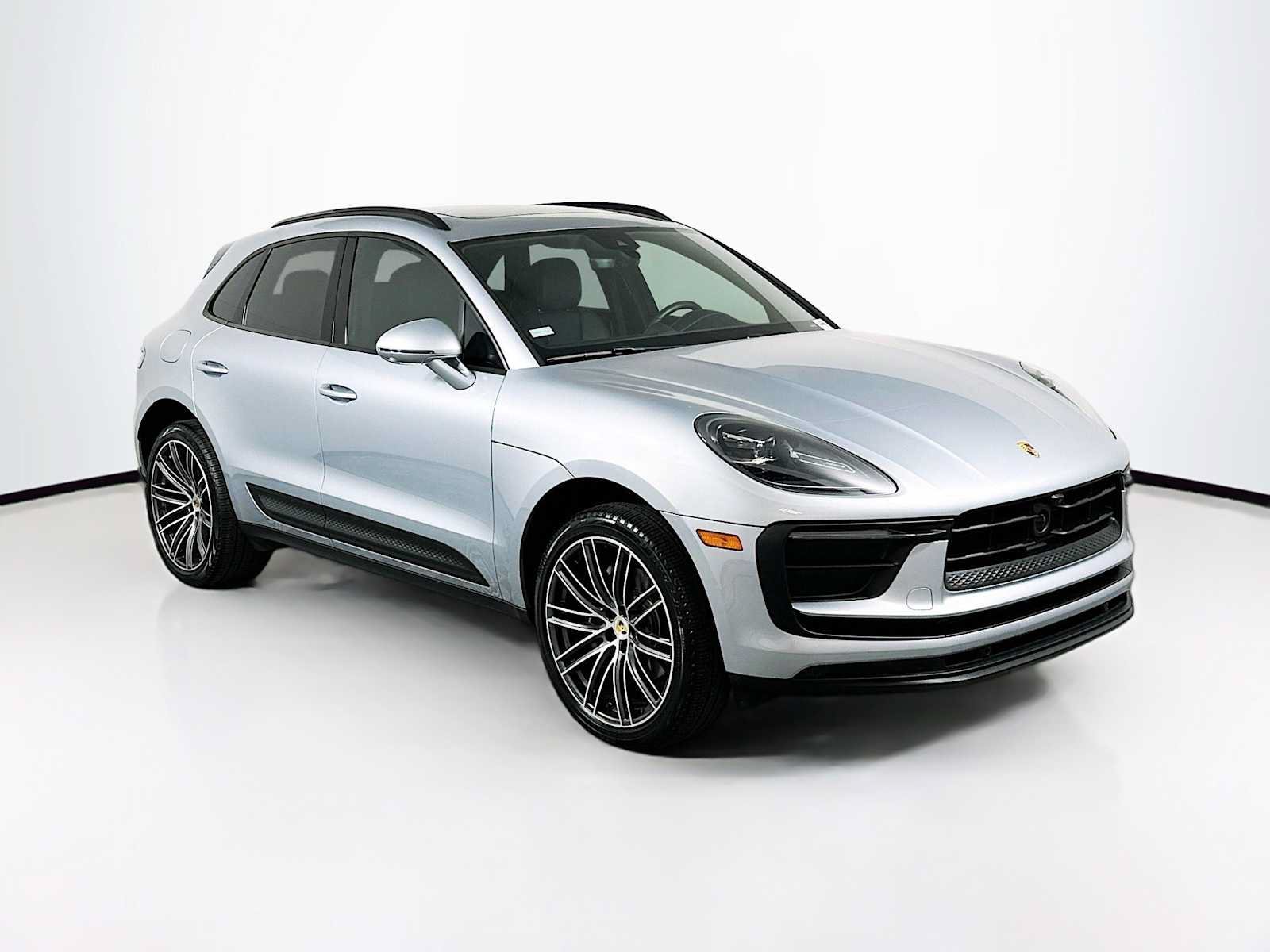 Certified 2026 Porsche Macan AWD/4WD image 7