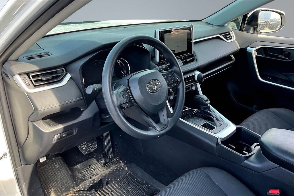 Used 2024 Toyota RAV4 LE AWD/4WD image 14